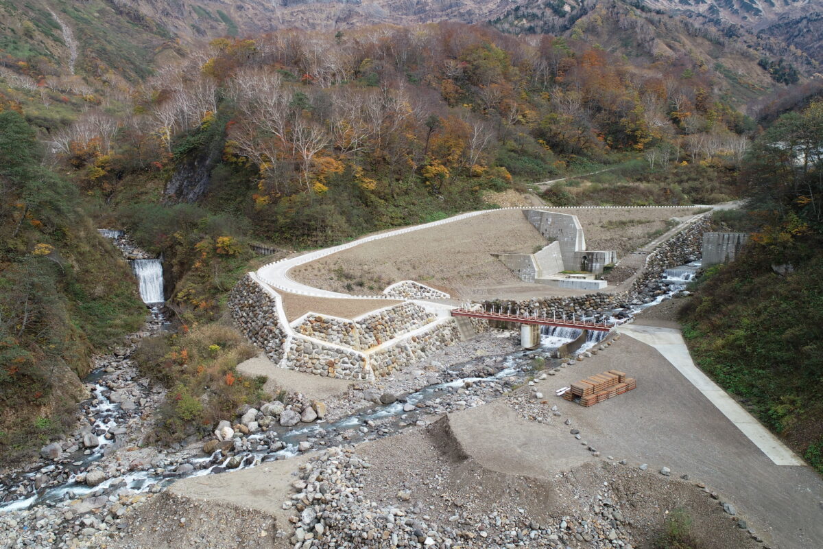 R7 湯川第15号砂防堰堤工事写真