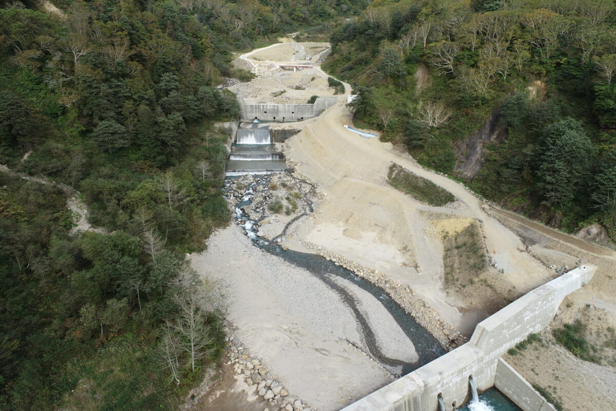 R7 湯川上流地区砂防堰堤工事用道路工事写真
